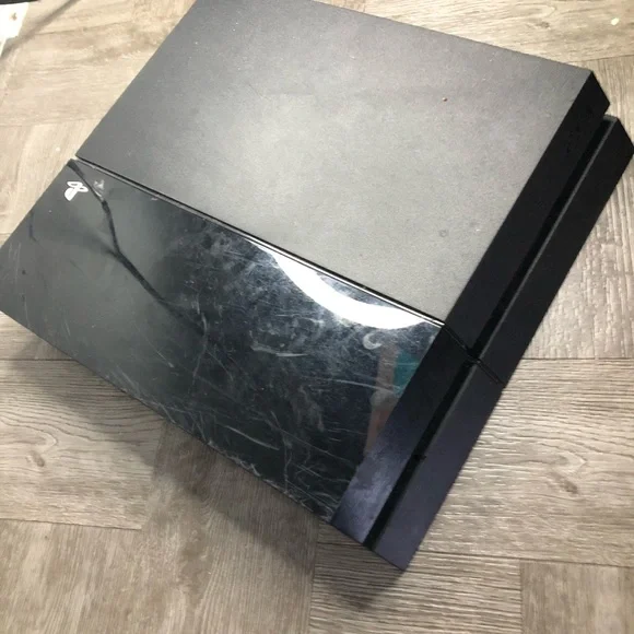 PS4 - Picture 1 of 3